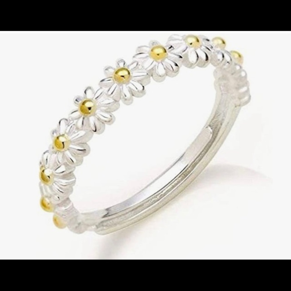 BNIB adjustable daisy ring